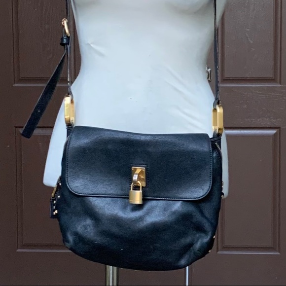 Marc Jacobs Handbags - Marc Jacobs leather crossbody handbag